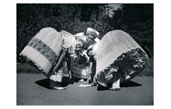 517. Filatélia, képeslap, numizmatika, műtárgy, könyv, papírrégiség, ékszer aukció - Fotóművészet