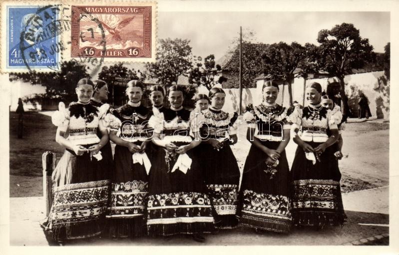 Hungaian folklore from Mezőkövesd, Mezőkövesdi népviselet