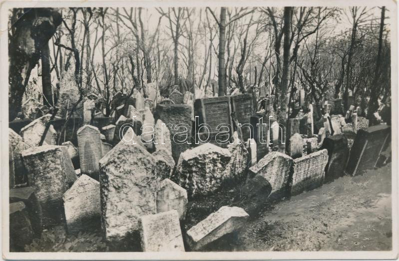 Praha, Prague; Stary Zidovsky Hrbitov / Old Jewish Cemetery, Judaica, tomb groups