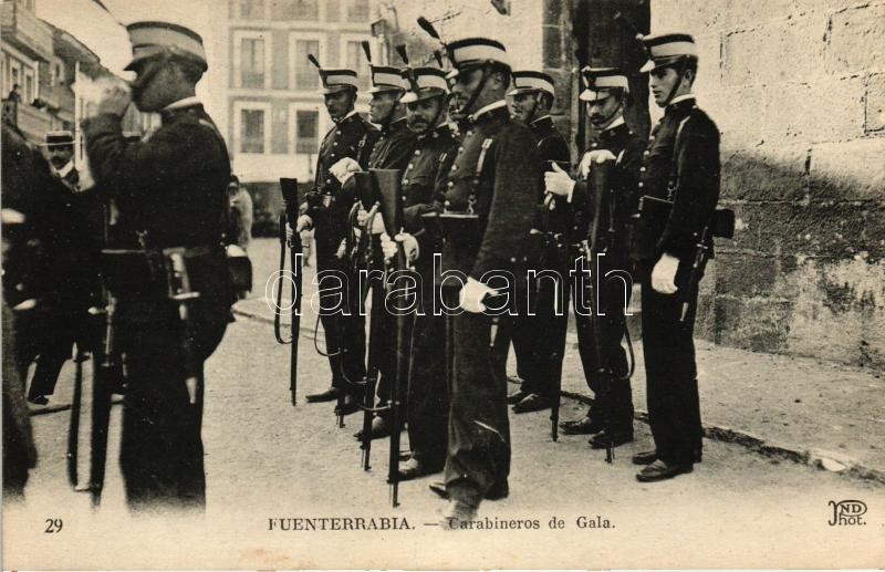 Hondarribia, Fuenterrabía; Carabineros de Gala / guards