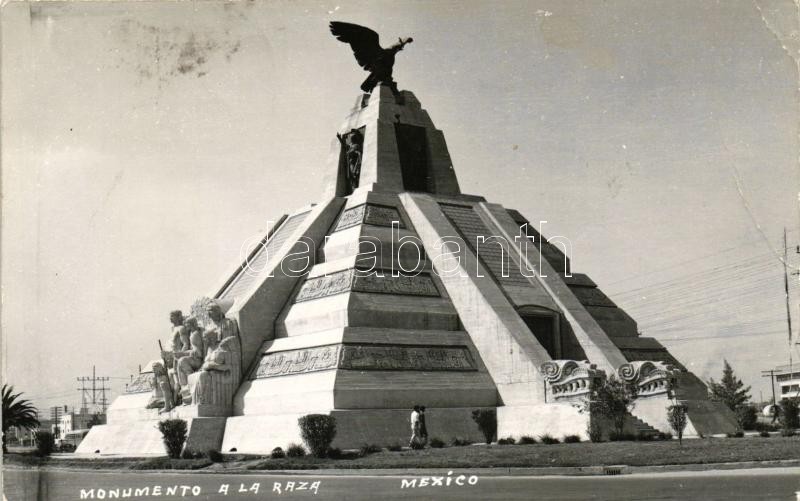 Mexico City, Monumento a La Raza
