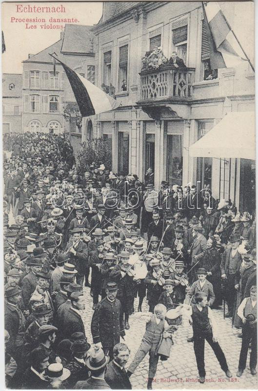 Echternach, Procession dansante, les violons / Dancing Procession, the violinist (wet damage)