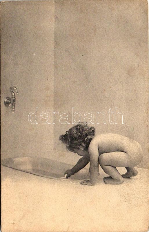 Little child with bathtub, Kisgyerek káddal.