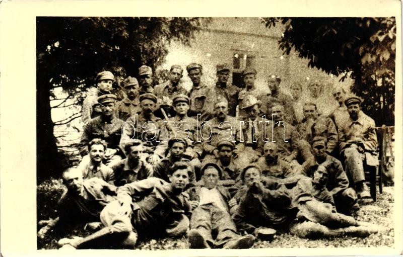 Resting Hungarian Red Army soldiers at the time of the Hungarian Soviet Republic, photo, 1919 Életkép a Tanácsköztársaság időszakából; a Vörös Hadsereg katonái pihennek