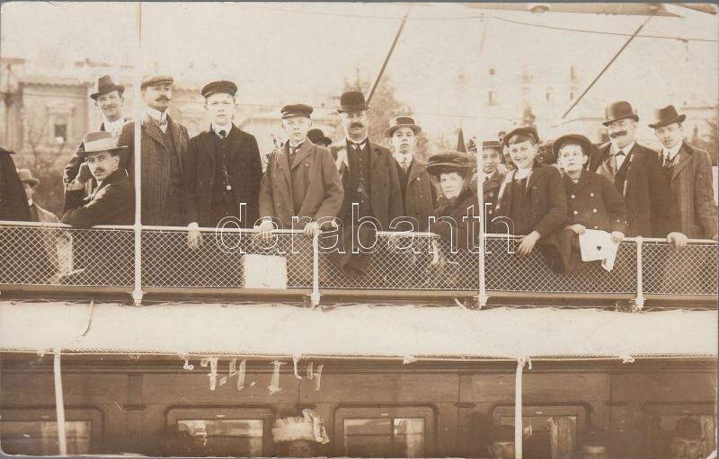 On the board, ship photo, A fedélzeten.