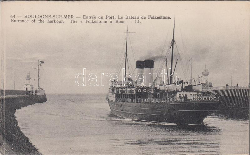 Boulogne-sur-Mer, Entrance of the harbour, The folkestone Boat