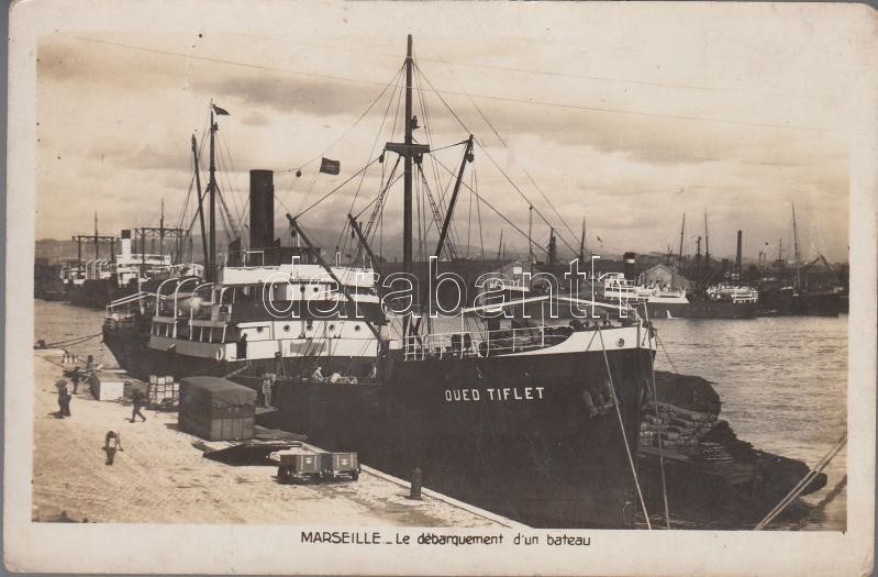 Marseille, Le débarquement d'un bateau / The landing of a boat