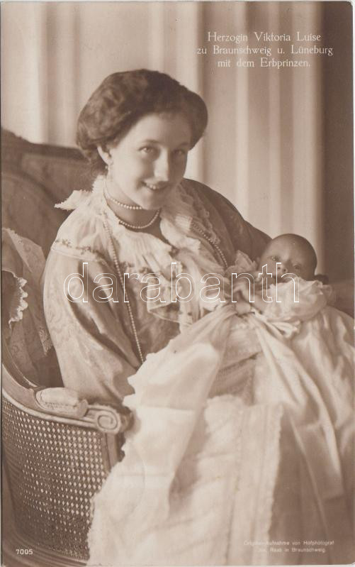 Princess Victoria Louise of Prussia with her son, Viktória Lujza porosz királyi hercegnő a fiával