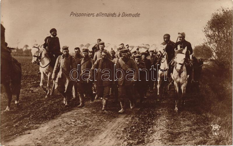 Prisonniers allemands a Dixmude / German POWs captured by the French army, Francia katonák által elfogott német hadifoglyok