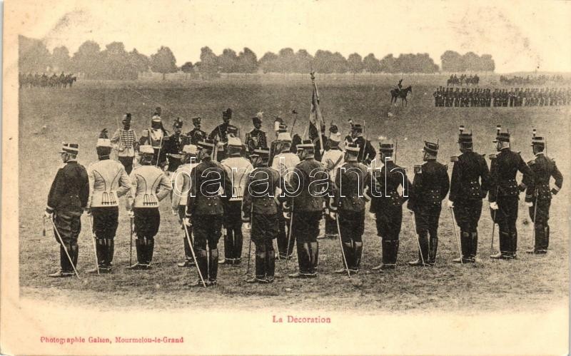 La Décoration / French army, military parade