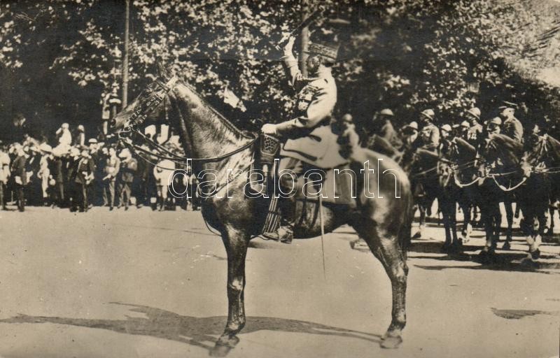 Ferdinand Foch marsall lóháton, fotó, Marshal Ferdinand Foch on horseback, photo