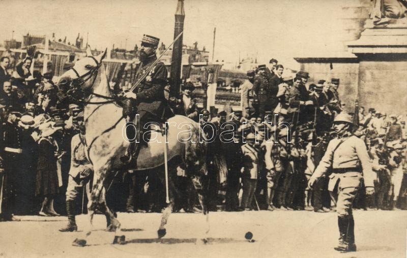Henri Gouraud tábornok lóháton, fotó, General Gouraud on horseback, photo