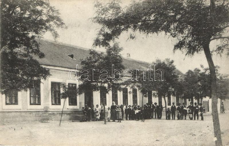 Baj, iskola, csoportkép, kiadja Lindenberg Adolf