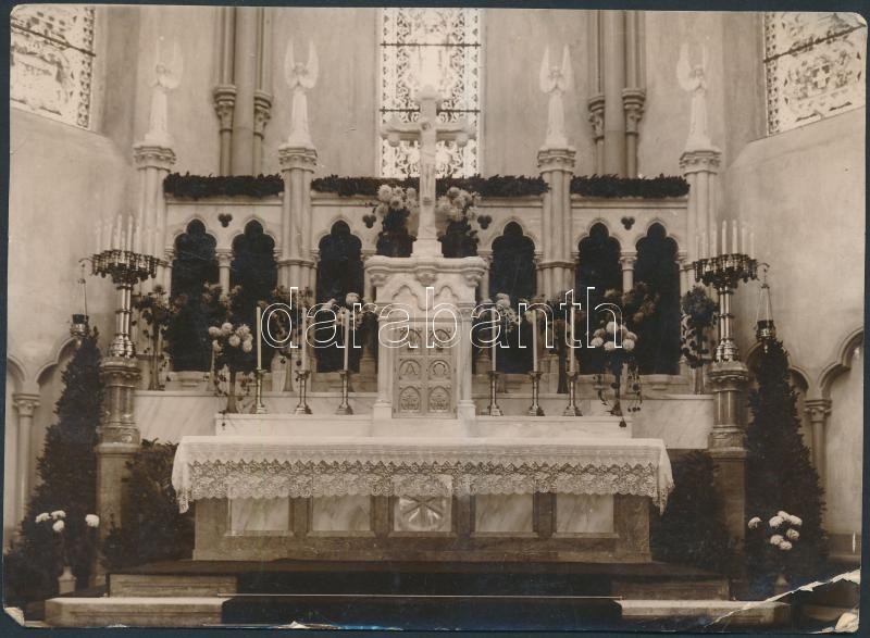 1933 A Bp. XIII. Lehel téri templom oltára. Az oltárt kifaragó Seenger Béla kőfaragó mester sajét kézzel jelzett referencia fotója. (egy sarkán törés) 18x13 cm