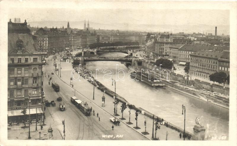 Vienna, Wien I. Kai / quay, tram Atlashof coffe shop