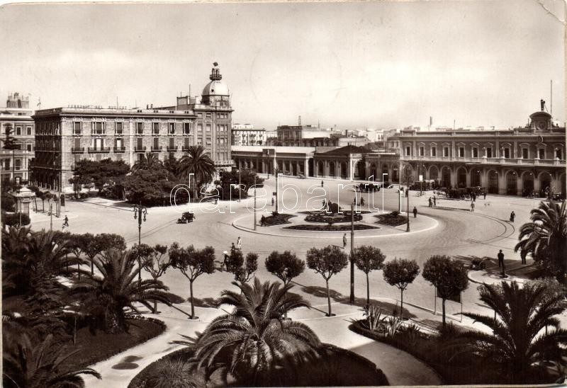 Bari, Piazza Roma - Stazione / square, automobile