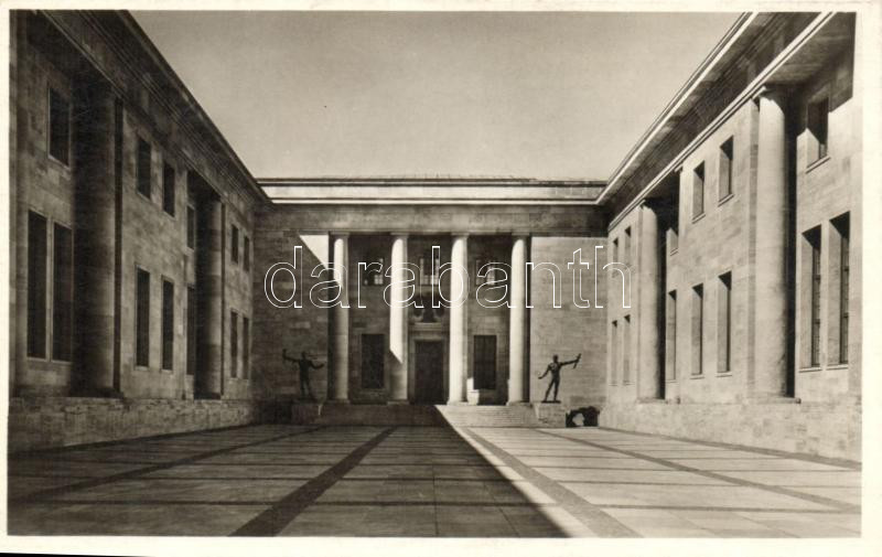 Berlin, Ehrenhof der Neuen Reichskanzlei, Architekt Albert Speer / Courtyard of the Third Reich's new chancellery, designed by Albert Speer