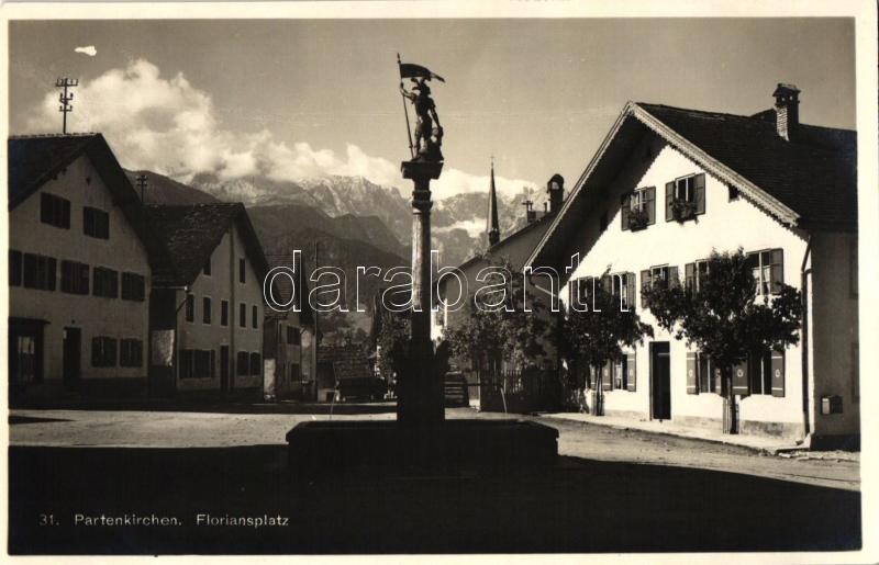 Garmisch-Partenkirchen, Floriansplatz / square with statue