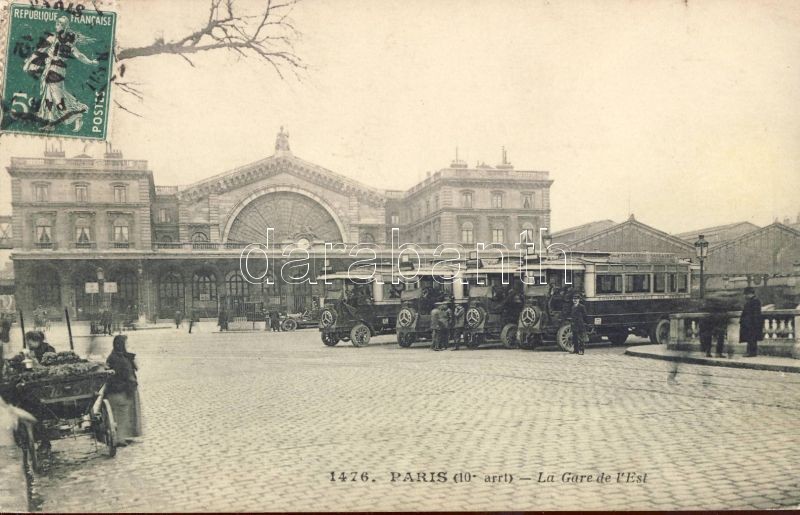 Paris, Gare de l'Est / railway station with autobuses