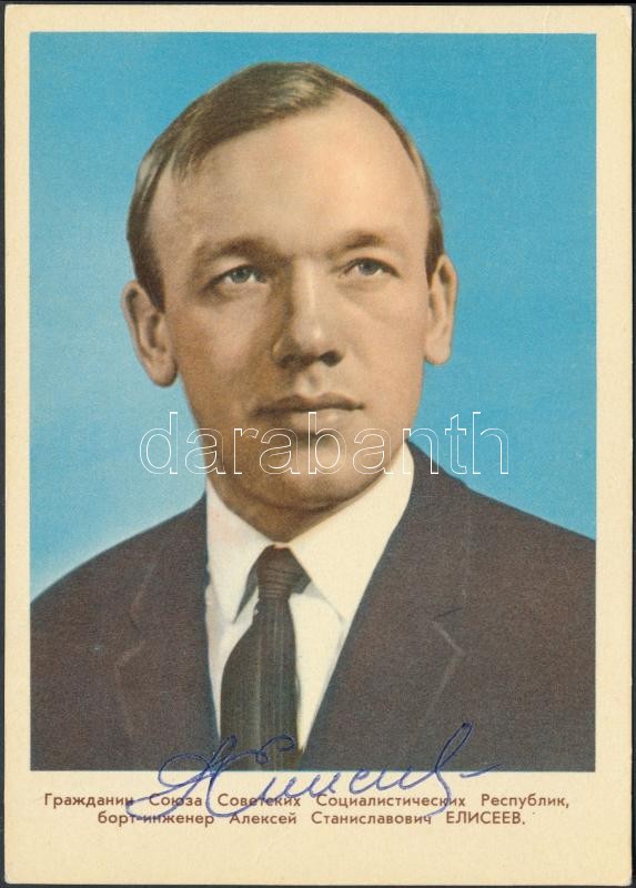 Alekszej Jeliszejev (1934- ) szovjet űrhajós aláírása őt magát ábrázoló fotólapon /
Signature of Aleksei Eliseyev (1934- ) on a photograph of himself