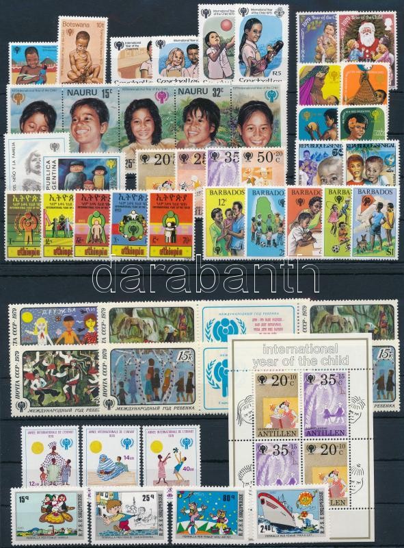 International Children Year 50 diff stamps + 1 block, Nemzetközi Gyermekév 50 db bélyeg, benne 1 szelvényes sor hármascsíkokban + 1 blokk 2 stecklapon