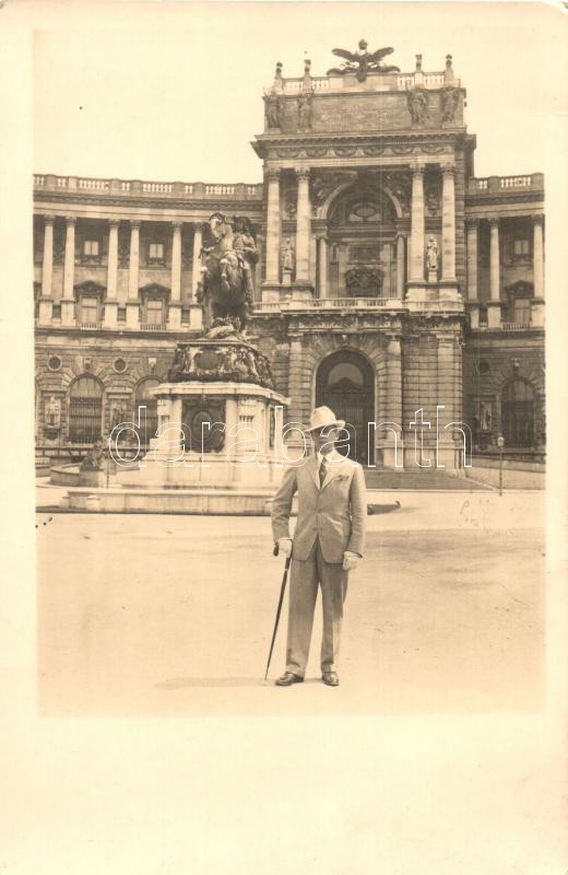 Vienna, Wien I. Neue Hofburg und Prinz Eugen Reiterdenkmal / castle, statue, F. Hrosek Fotograf, photo
