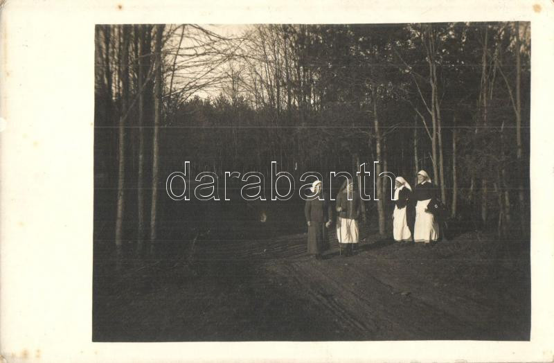 Túrázó apácák , fotó, Hiking nuns, photo