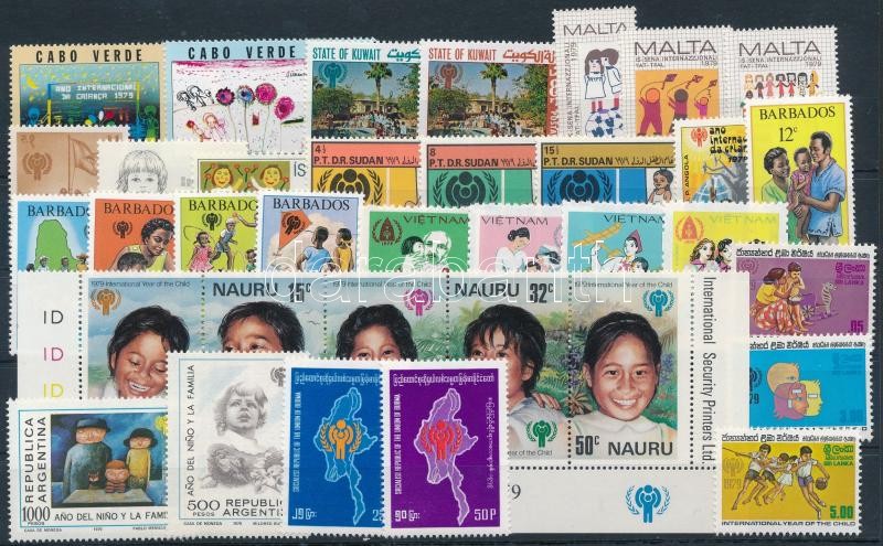 Children's Year 18 sets + 7 stamps, Gyermek év 18 klf sor + 7 klf önálló érték 2 db stecklapon