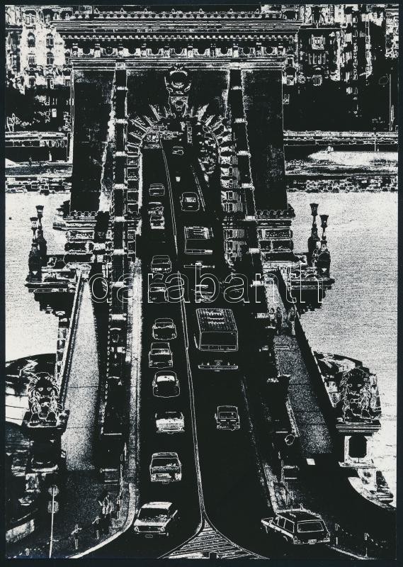 Budapest, Lánchíd, két különböző időpontban (kb. 1960 és 1975) és két különböző stílusban készült fénykép a hídról, az egyik jelzett, 23x16,5 cm és 27x20,5 cm