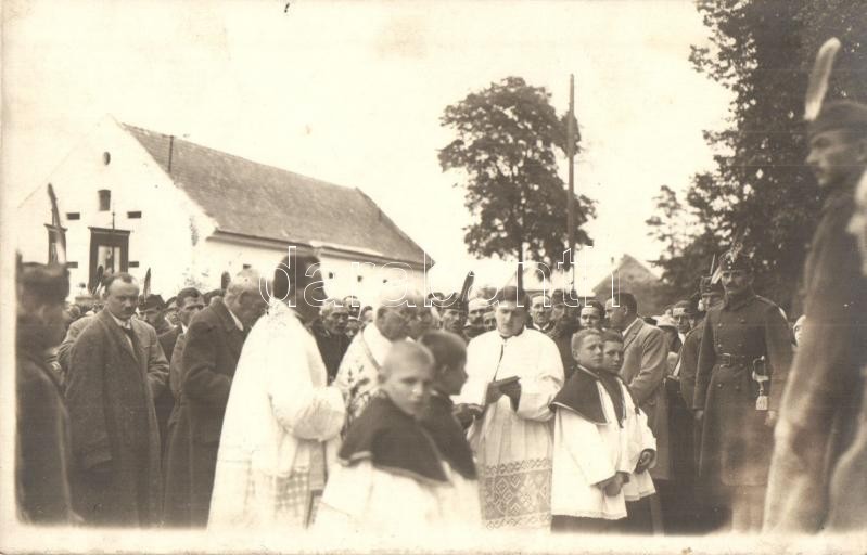 1928 Bánréve, A felépült Római katolikus templom felszentelési ünnepsége darutollas tisztekkel, photo