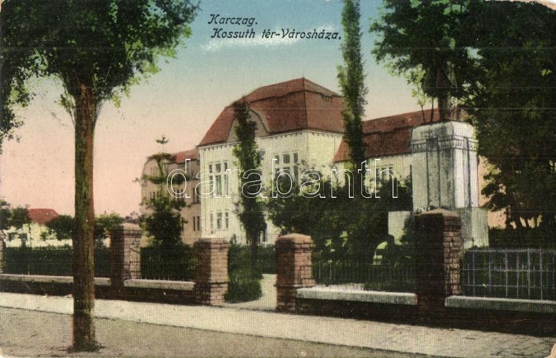 Karcag, Kossuth tér, Városháza (kopott sarkak / worn corners)