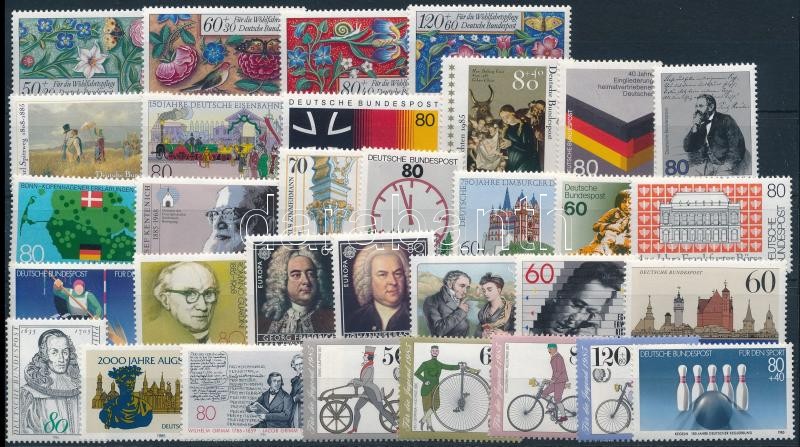 32 diff stamps, issues of almost the entire year, 32 klf bélyeg, csaknem a teljes évfolyam kiadásai