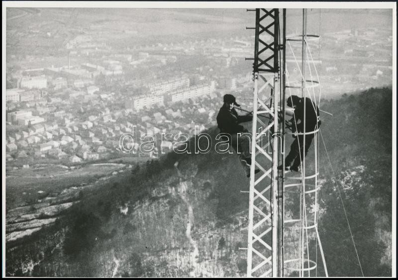 cca 1980 TV adótornyok, 3 db vintage fotó + hozzáadva a Természettudományi Közlöny 1940. novemberi füzetét, benne egy cikk a televízióról szóló hosszabb cikkel, 23x18 cm