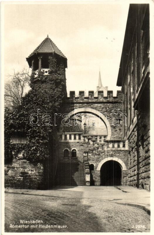 Wiesbaden, Römertor mit Heidenmauer / gate