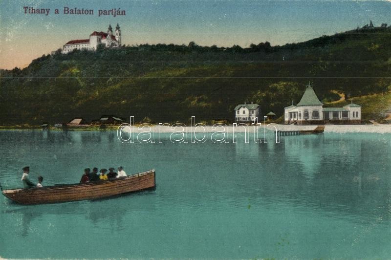Tihany, Balaton part, az állami kikötő vásárcsarnoka, csónakázók