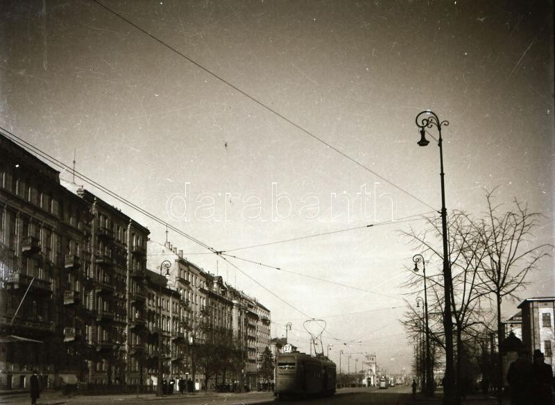 Fotó; cca 1940 Villamos, 27-es járat, Thöresz Dezső (1902-1963) felvétele, vintage negatív, 6x6 cm
