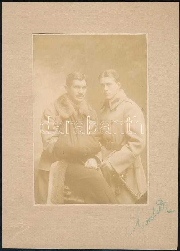 cca 1917 Batthyány János és Iby Ferenc katonák Goszleth budapesti műtermében, feliratozott vintage fénykép, 18,6x12,5 cm, karton 27x19,5 cm