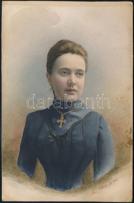 1900. április 22. M. jelzésű portréfotó, átfestve, színezve, derekán retusálva, kabinetfotó méretben, 16,5x10,8 cm