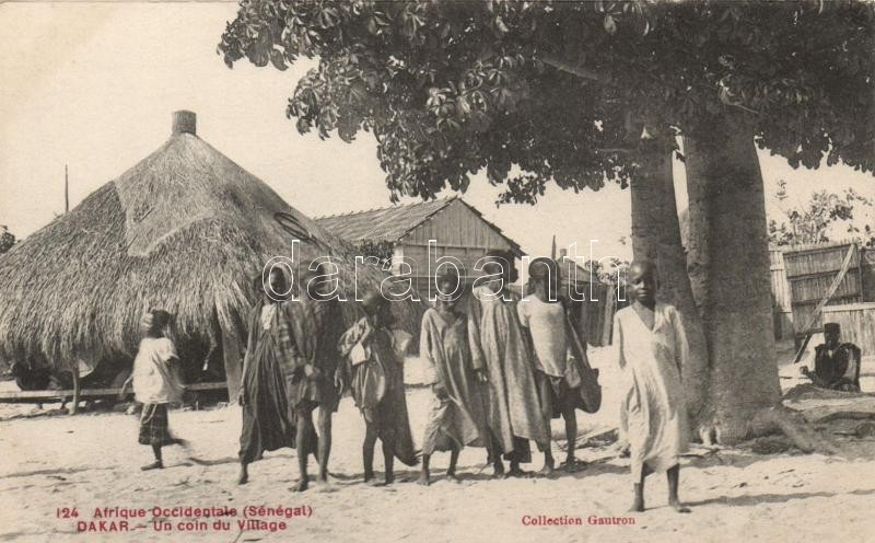 Dakar, Un coin du Village / indigenous village, children, folklore