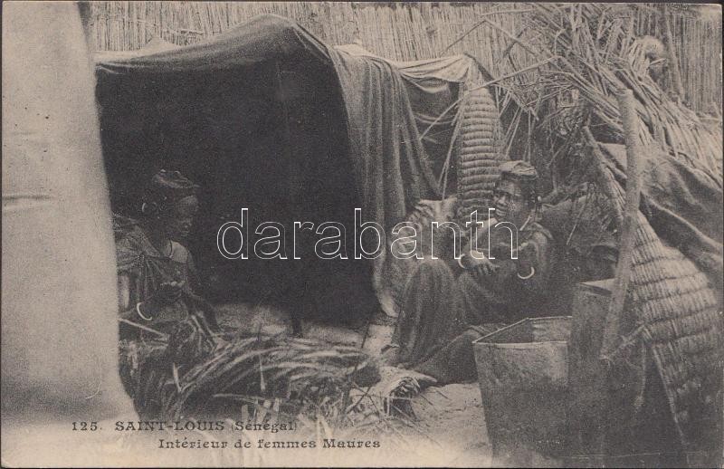 Saint-Louis, Intérieur de femmes Maures / Moorish women, folklore