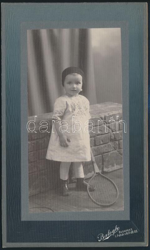 cca 1910 Teniszbajnok leszek!, vintage fénykép Balogh  budapesti műterméből, 14,8x7,5 cm, karton 19,8x11,8 cm