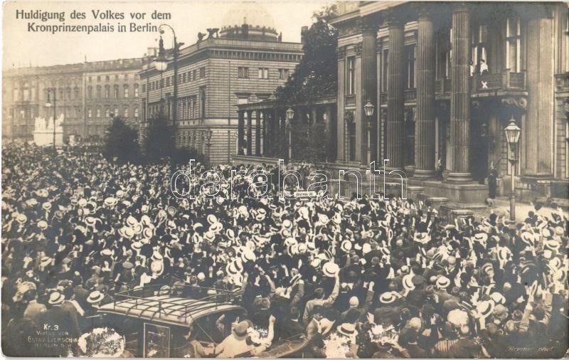 Berlin, Huldigung des Volkes vor dem Kronprinzenpalais / homage of the people in front of the Crown Prince's Palace, WWI, Verlag von Gustav Liersch & Co. Kr. 3.