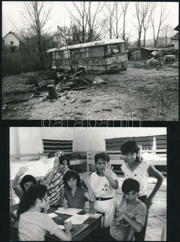 cca 1987 Fotóriport a romák életéről, a magyar fotográfia szociofotó korszakából, Dudás Dénes és Mezey Béla 21 db vintage fotója, több pecséttel jelzett, 11,5x16 cm és 13x18 cm között