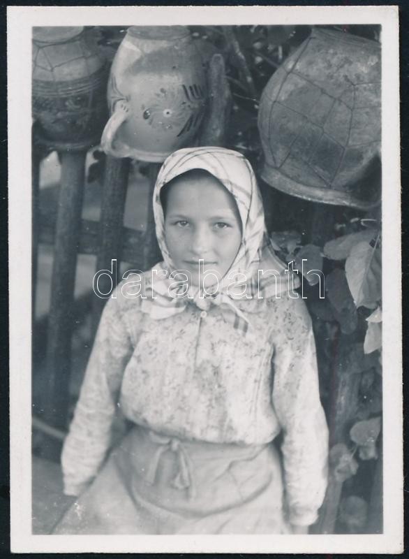 1941 Kinszki Imre (1901-1945) budapesti fotóművész hagyatékából, a szerző által feliratozott vintage fotó (Cerny Zelka, kislány portré), 6x4,3 cm