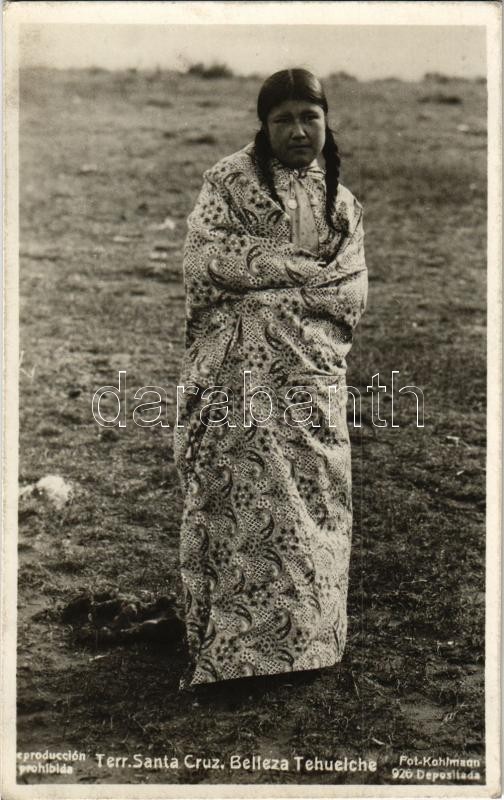 Terr. Santa Cruz, Belleza Tehuelche / Tehuelche folklore, Aónikenk indigenous woman from Patagonia, South America. Fot. Kohlmann, Terr. Santa Cruz. Patagóniai bennszülött (Aonikenk), Teuhelche folklór. Fot. Kohlmann