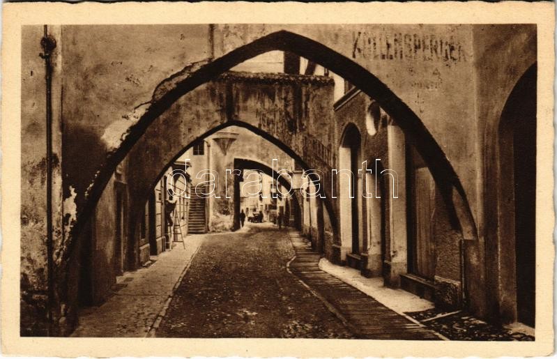 Bolzano, Bozen (Südtirol); Via Carrettai / street view, ladder