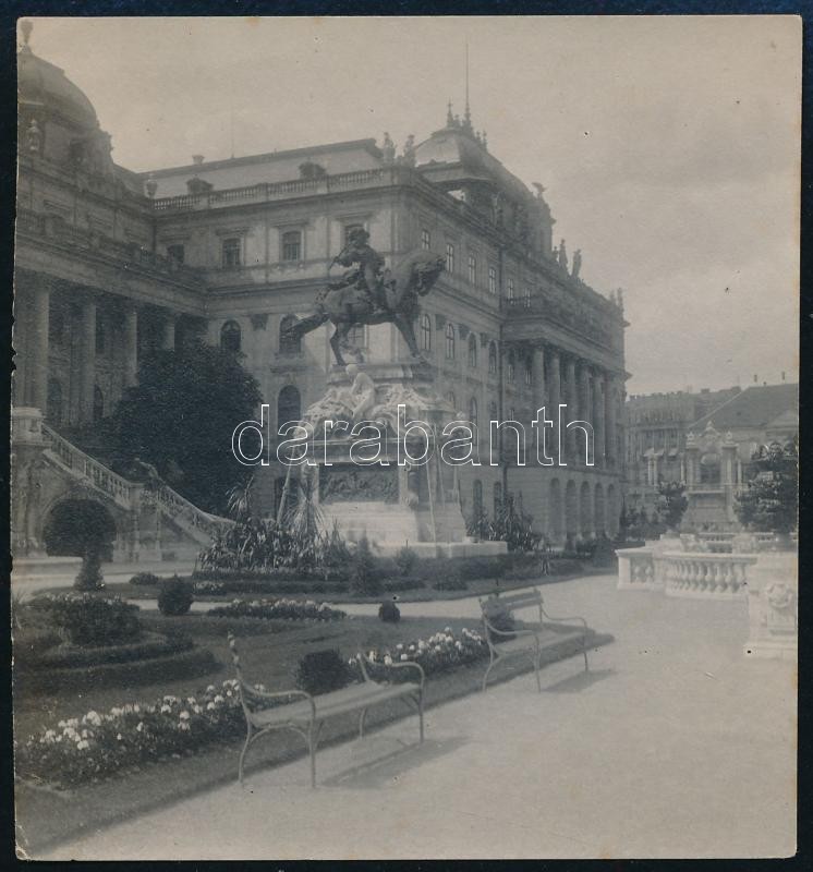 cca 1900 Budapest, Savoyai Jenő lovas szobra a budai várpalota előtti téren, 8x7,6 cm