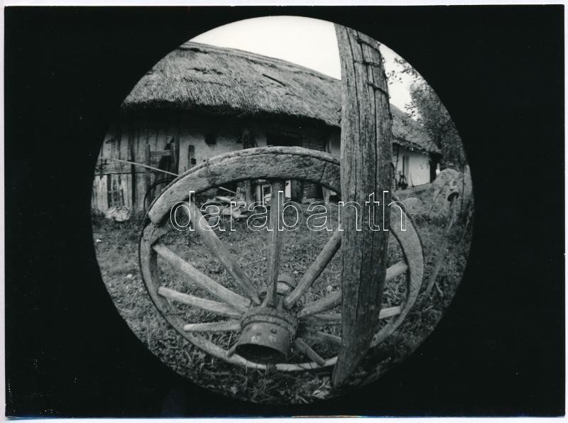 cca 1981 Prunner László (1938-2014): A kerék, feliratozott vintage fotóművészeti alkotás, 13x18 cm