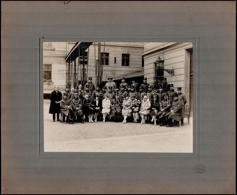 1928 Budapest, Schäffer udv. fényképész pecsétjével jelzett vintage fotó, 17x23 cm, karton 30x36 cm