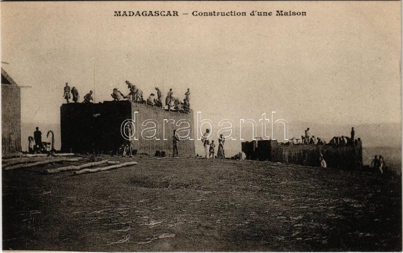 Madagascar, Construction d'une Maison / house construction